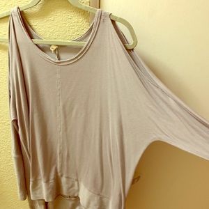 Shoulder Cutouts : long sleeve / pullover